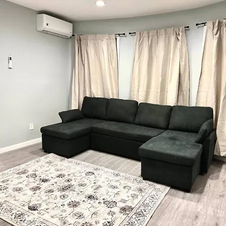 Modern 3-Bdrm Apt In Black Rock